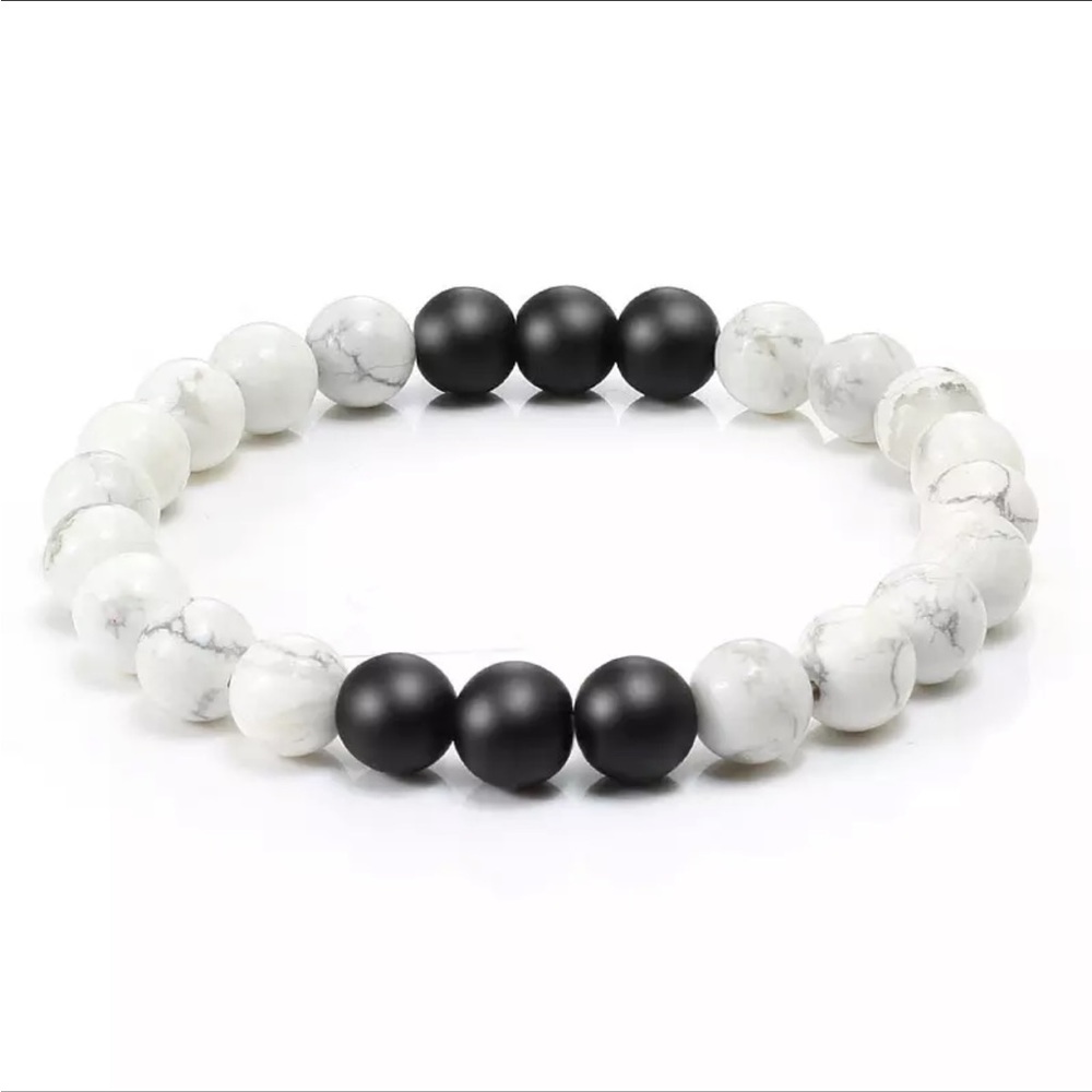 White Howlite and Black Onyx Beaded Bracelet